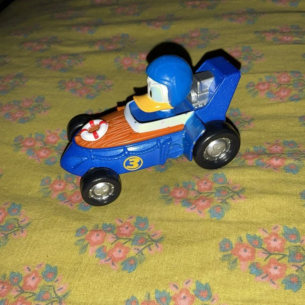 Disney Mickey & the Roadster Racers Cars Donald's Cabin Cruiser Donald Car